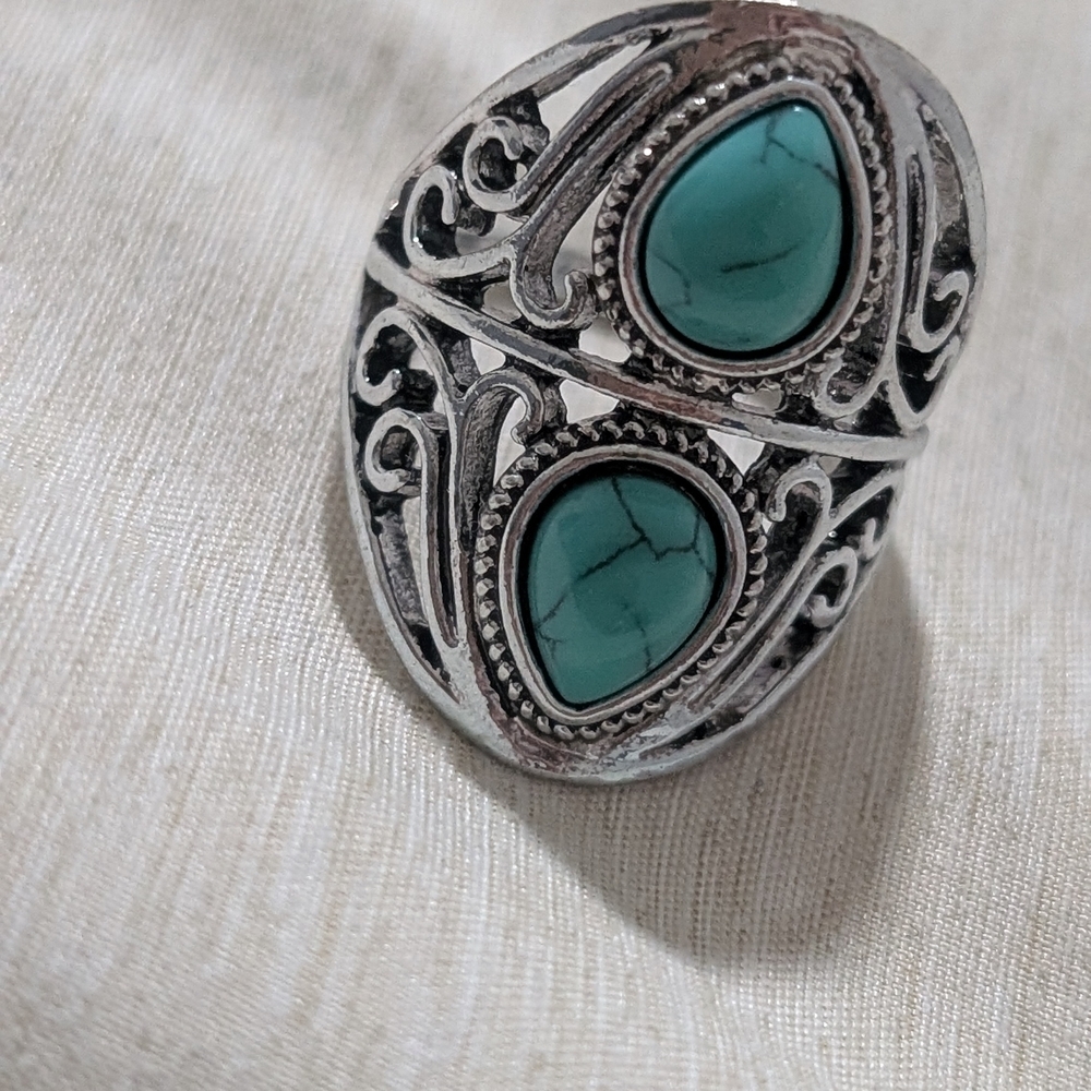 Western Faux Silver and Turquoise Statement Ring Size 8 - Picture 3 of 8